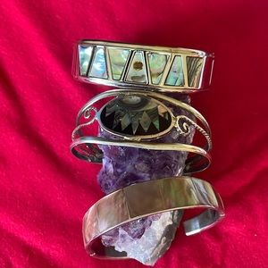 Lot of 3 beautiful Native American style bracelets. No brand known